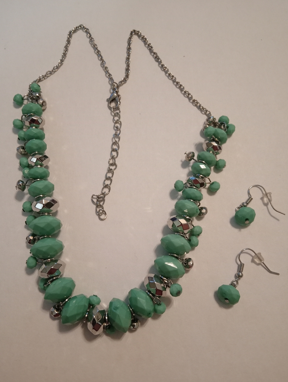 #1177.  Sea Foam Green Acrylic & Silver Toned Necklace & Earring Set